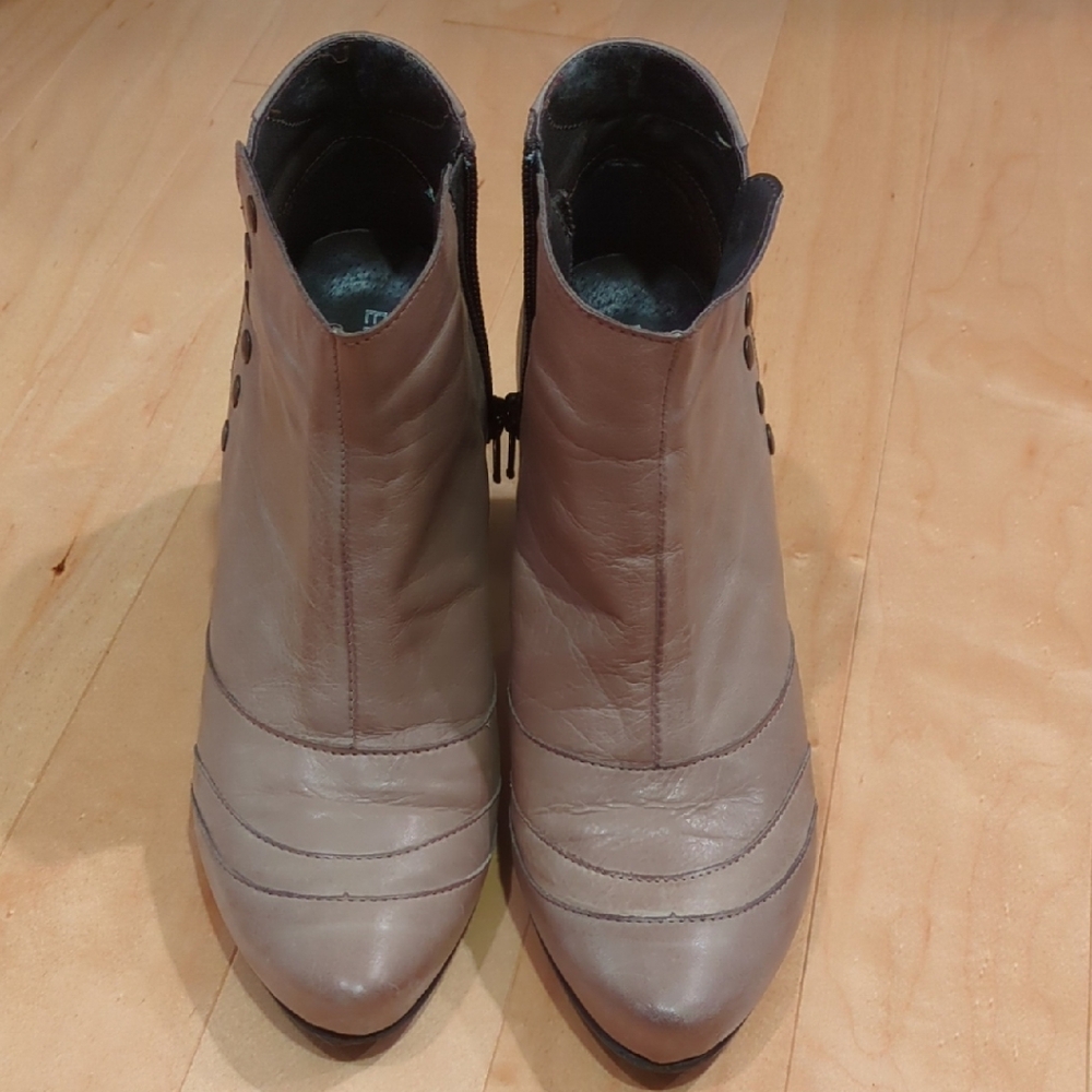 Eric Michael Taupe Leather Ankle Booties